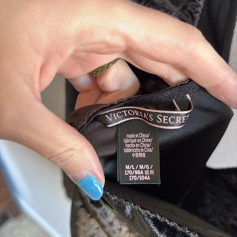 Victoria’s Secret Black Velvet Bodysuit - Picture 5 of 5